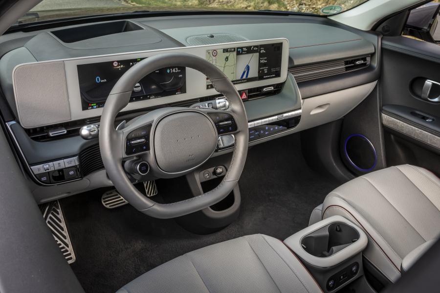 Интерьер Hyundai IONIQ 5 2021 года  (WW) (фото 19 из 20)
